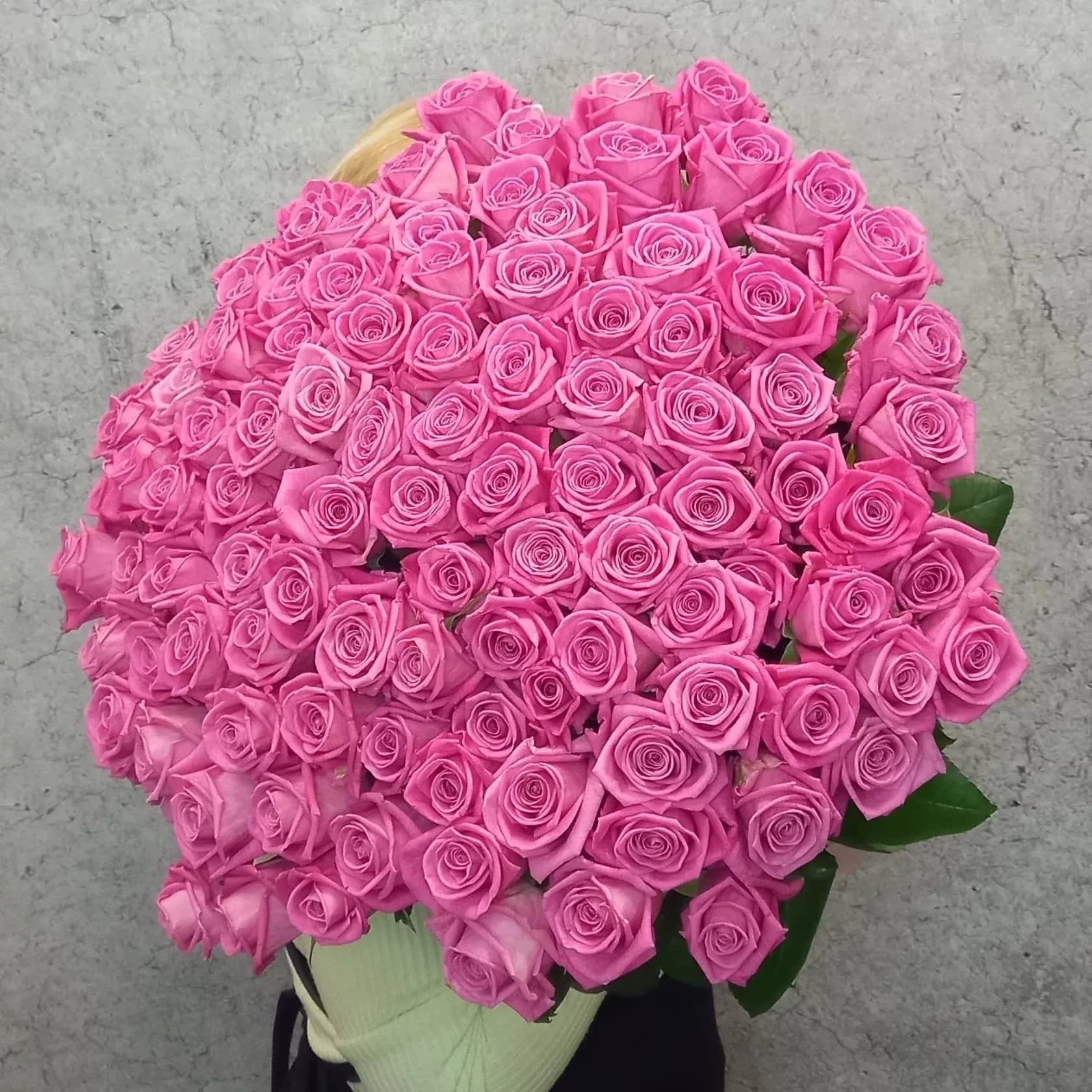 Розы розовые (60см) Эквадор