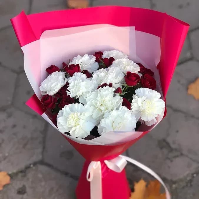 Букет 234 Диантусы + кустовые розы